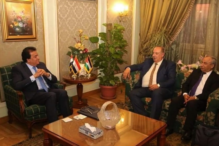 أبو مويس يتفق مع نظيره المصري على زيادة عدد المنح المقدمة للفلسطينيين