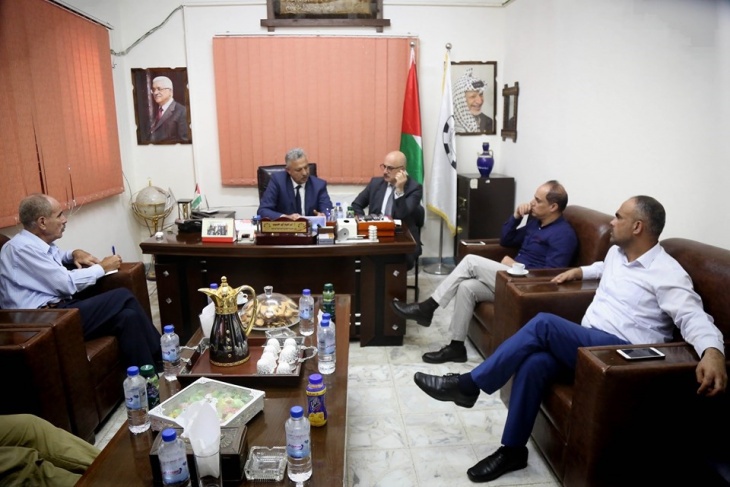 المحافظ أبو بكر يجتمع مع رئيس غرفة تجارة وصناعة وزراعة طولكرم