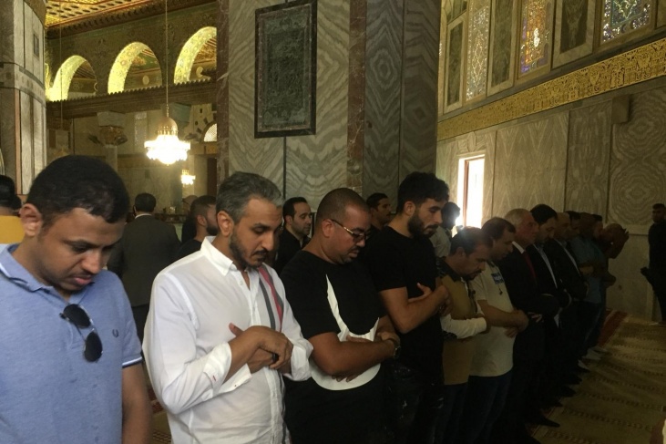 &lt;div&gt;صورة وتعليق: &lt;/div&gt;المنتخب السعودي يزور القدس ويصلي في الاقصى