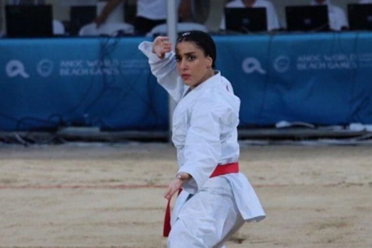 لاعبة إيرانية تحصد ميدالية ذهبية في دورة الألعاب العالمية الشاطئية