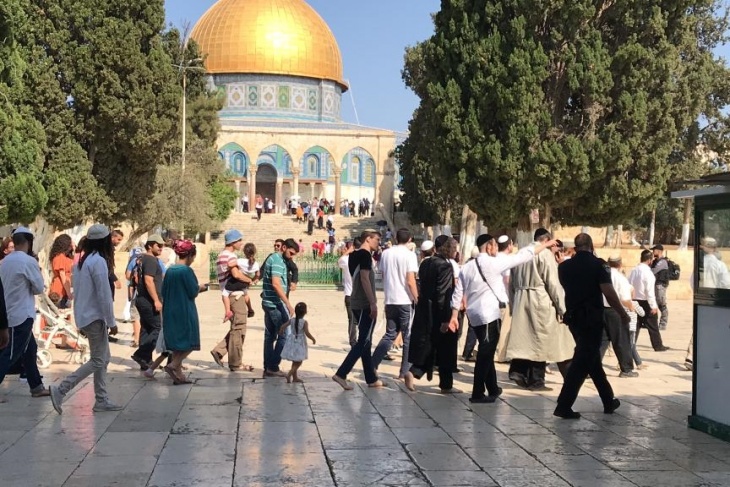 Memorial prayers for the occupation soldiers in Al-Aqsa