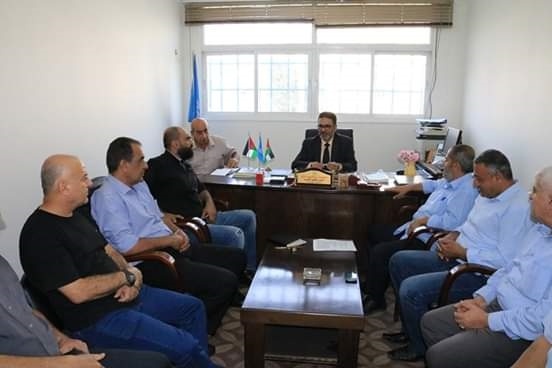 اللجنة الشعبية بمخيم جباليا تلتقي رئيس مكتب الاونروا بشمال غزة