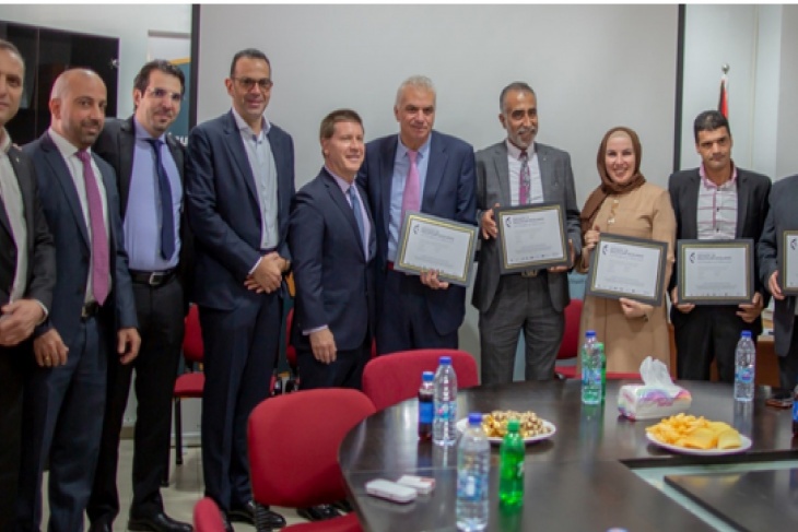 تكريم الفريق الفلسطيني الفائز بجائزة التميز في الرعاية الصحية