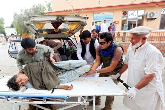30 قتيلا بانفجار داخل مسجد أثناء صلاة الجمعة بأفغانستان