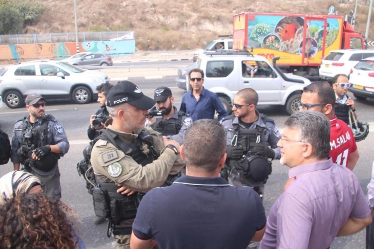 النائب جبارين ينتقد استفزازات الشرطة للمتظاهرين في مدخل أم الفحم