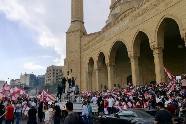 اللبنانيون يستعدون ليوم الحسم &quot;إما الاستقالة أو التصعيد&quot;