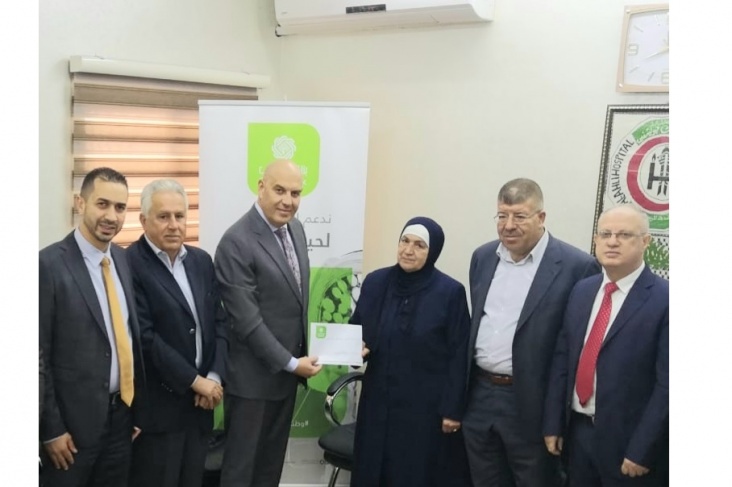 بنك القدس يقدم دعما لمستشفى الاهلي