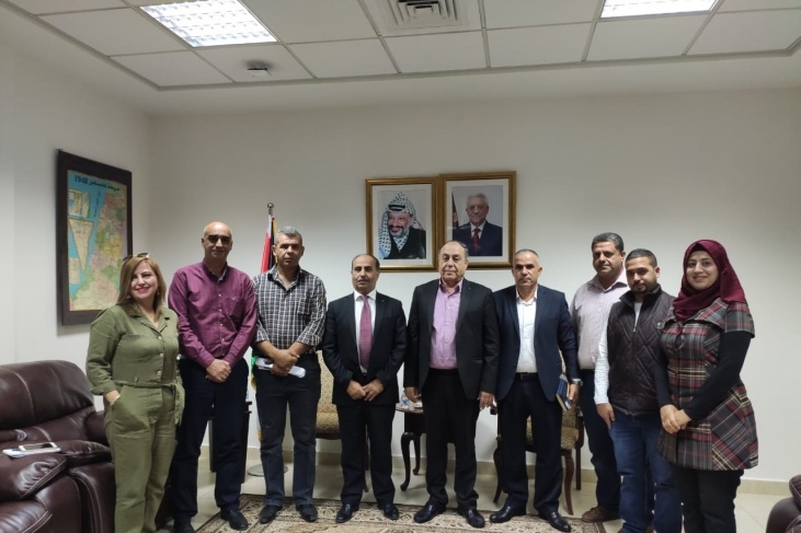 وزير الزراعة ينفذ جولة ميدانية في نابلس