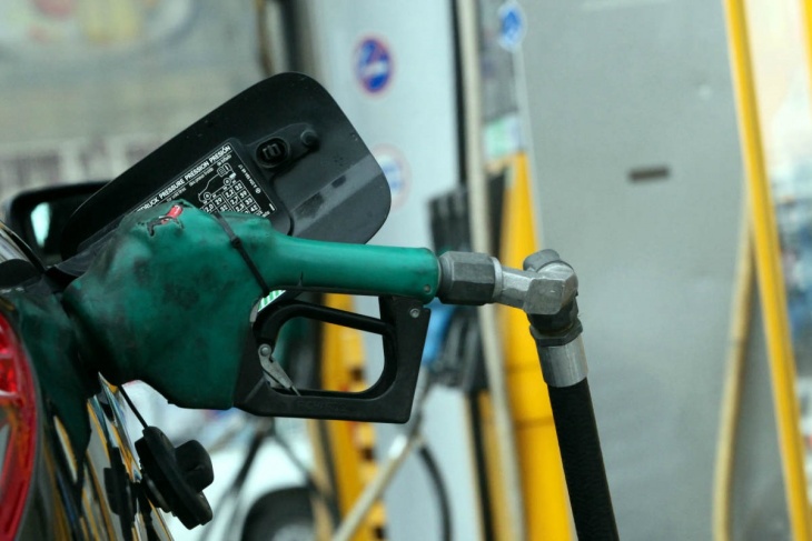 إسرائيل تتجه لرفع اسعار الوقود الشهر القادم