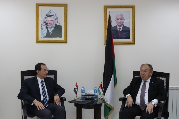 وزير الاقتصاد والسفير المصري يبحثان التعاون
