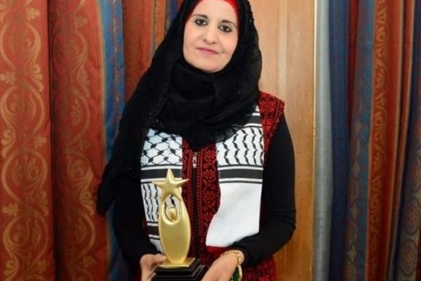 الأكاديمية الحرازين تعود إلى غزة بعد حصولها على وسام المرأة العربية