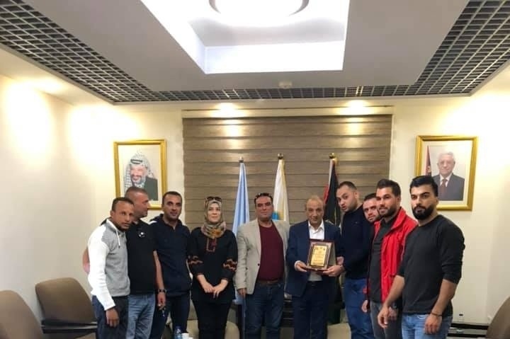 تنظيم الجلزون يبحث مع اللواء فرج سبل مساعدة العائلات المحتاجة بالمخيم