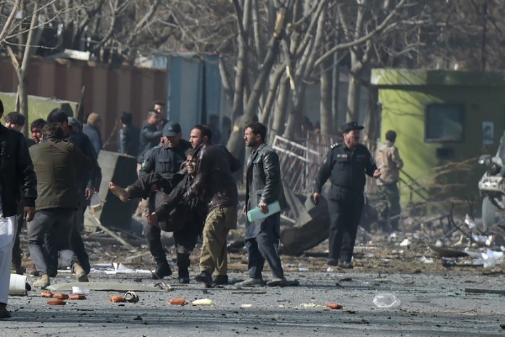 مقتل 7 أشخاص وإصابة 7 آخرين بانفجار سيارة في كابول