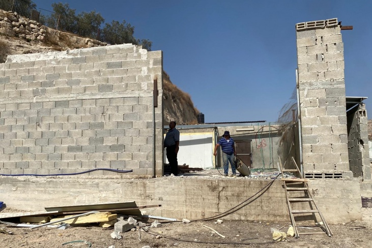 جبل المكبر- عائلة جعابيص تهدم شقتين بقرار من بلدية الاحتلال 