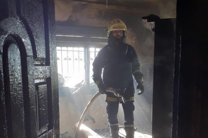 صور- إطفائية بلدية الخليل تسيطر على حريقين