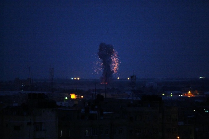 طائرات الاحتلال تقصف اهدافا بقطاع غزة