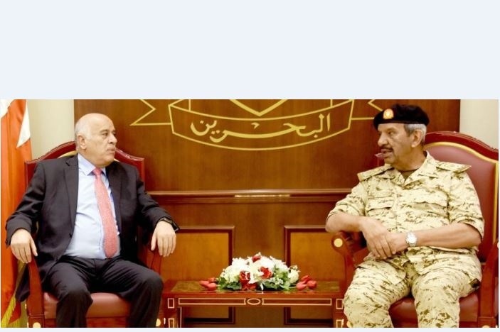 الرجوب يطلع القائد العام لقوات دفاع البحرين على آخر المستجدات السياسية
