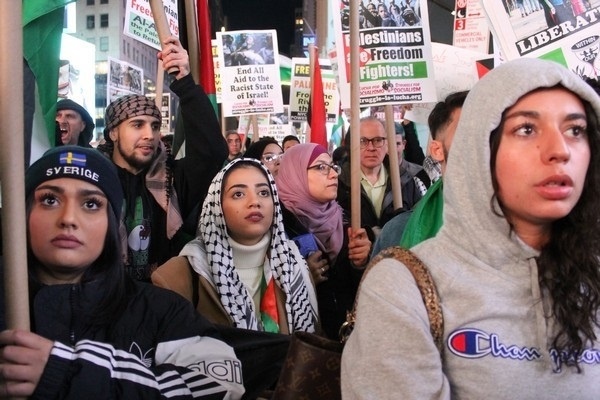 بالصور- المئات يتظاهرون في نيويورك دعماً لغزة