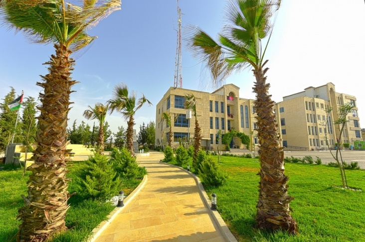 جامعة فلسطين الأهلية تحصل على اعتماد برنامج الاراضي والمساحة