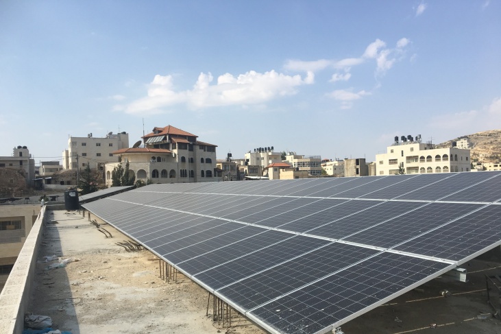 برنامج أنظمة الطاقة الشمسية على أسطح المدارس الحكومية