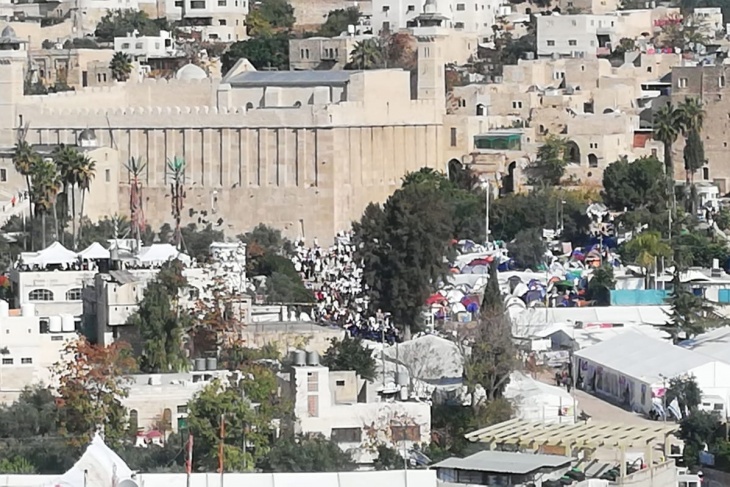 فرق هندسية إسرائيلية تقتحم سطح الحرم الابراهيمي