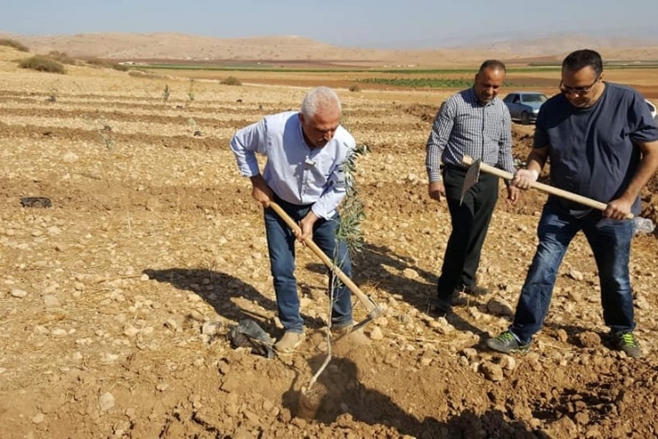 اتحاد جمعيات المزارعين يطلق حملة زراعة الاشتال من أراضي عاطوف