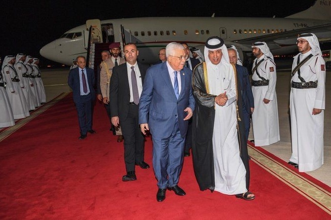 الرئيس يصل قطر في زيارة رسمية