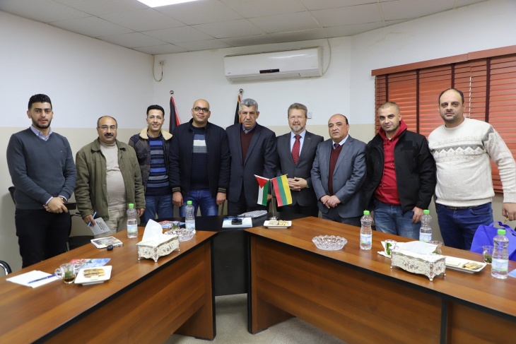 سفير دولة ليتوانيا في فلسطين يزور بلدية دورا