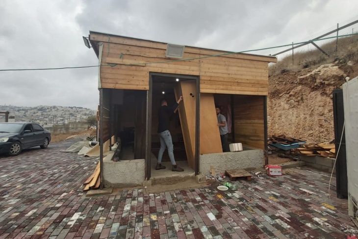 مقدسي يهدم منزله بيده في جبل المكبر
