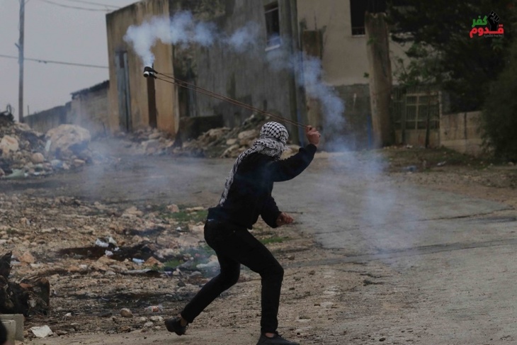 عشرات الاصابات خلال قمع الاحتلال لمسيرة كفر قدوم
