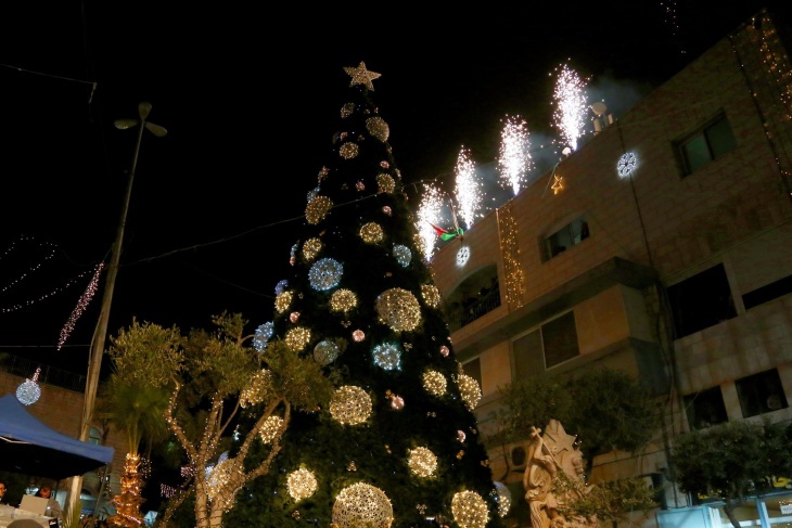 صور - اضاءة شجرة الميلاد في بيت جالا