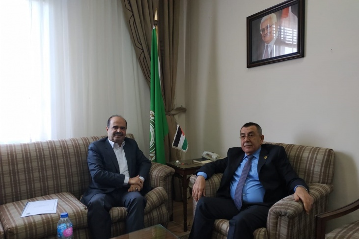 القاهرة: السفير أبو علي والمحمود يناقشان أهداف المرصد الإعلامي