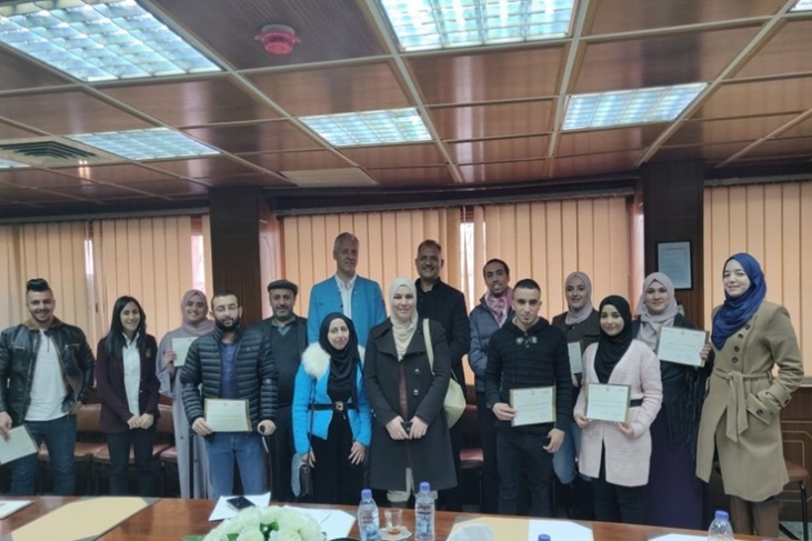 تجارة نابلس ومديرية العمل تختتمان نشاطات المخيم الصيفي الاول للرياديين
