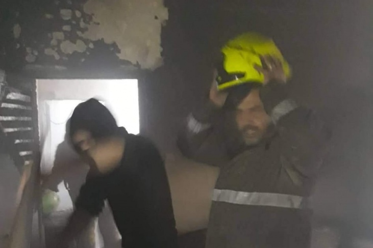 اطفائية بلدية نابلس تنقذ 6 اطفال من حريق منزل