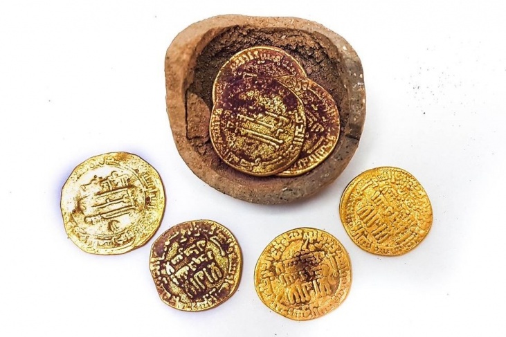 إسرائيل: اكتشاف عملات ذهبية تعود للعصر العباسي