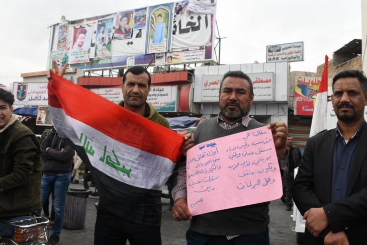 آلاف العراقيين يتظاهرون ضد التدخل الأجنبي في بلادهم