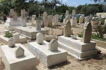 جلسة في بلدية عكا لمناقشة أعمال تطوير مقبرة النبي صالح