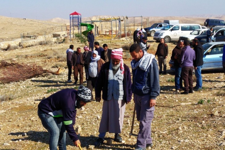 صور- زراعة أشجار في محمية ام الخير جنوب الخليل
