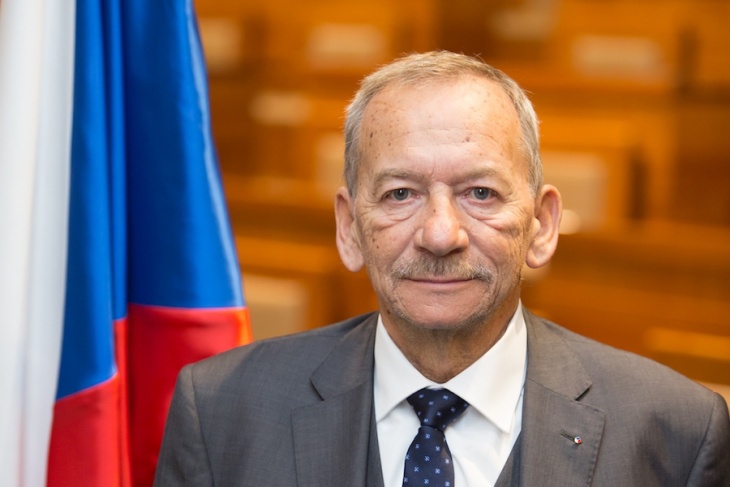 وفاة رئيس مجلس الشيوخ التشيكي