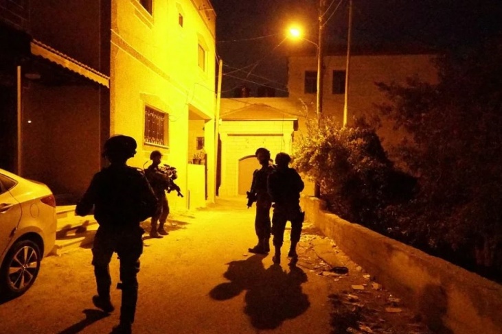 الاحتلال يعتقل 9 مواطنين من شمال وجنوب الخليل