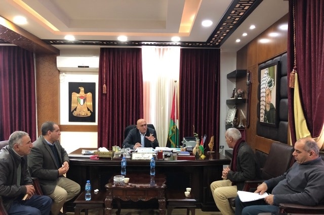 محافظ جنين يلتقي مجلسي العرقة ونزلة الشيخ زيد