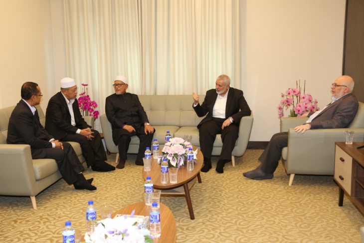 هنية يلتقي رئيس الحزب الإسلامي الماليزي