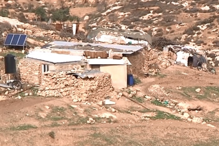 الخليل: الاحتلال يخطر بهدم 8 مساكن في بيرين