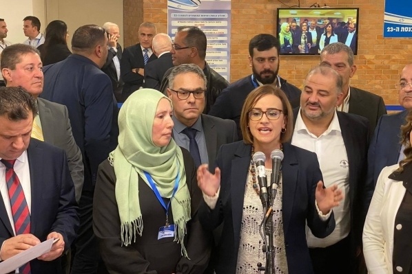 تقديم الرد القانوني على طلبات شطب ترشح القائمة المشتركة والنائبة يزبك