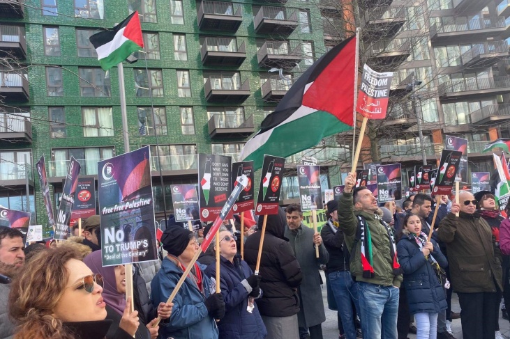 الاتحاد العام لطلبة فلسطين- بريطانيا ينظم مظاهرة امام سفارة أمريكا