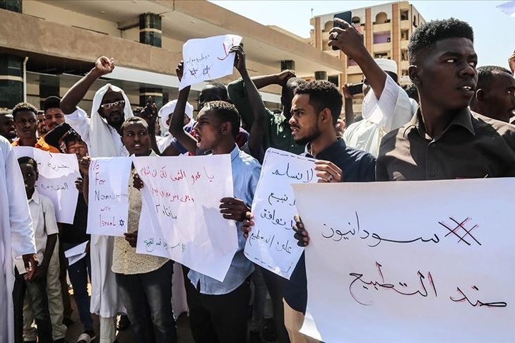 &quot;سودانيون ضد التطبيع&quot; يطالب بالتراجع عن التطبيع مع إسرائيل