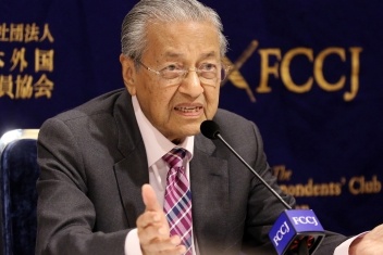 رئيس وزراء ماليزيا يقدم استقالته بشكل مفاجئ