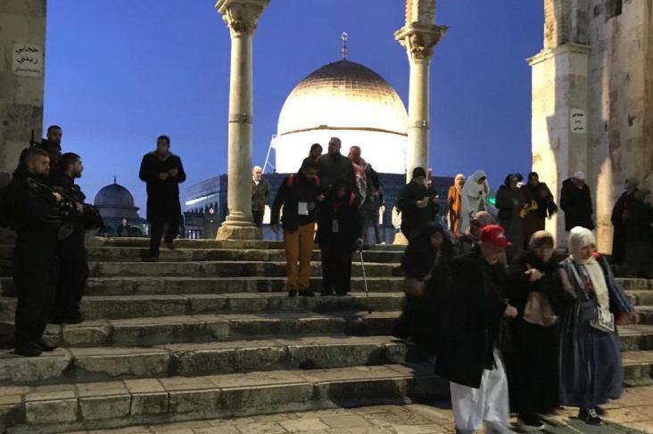 ابعاد 5 مقدسيين عن المسجد الأقصى