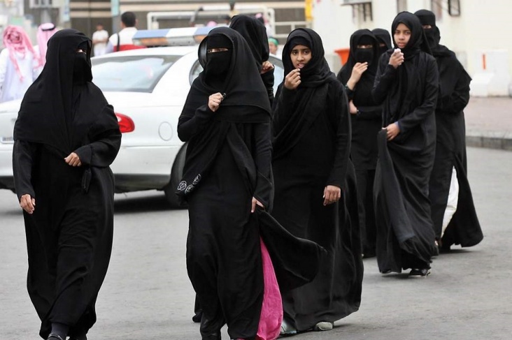 السجن والغرامة لمن يجبر المرأة على الزواج في السعودية