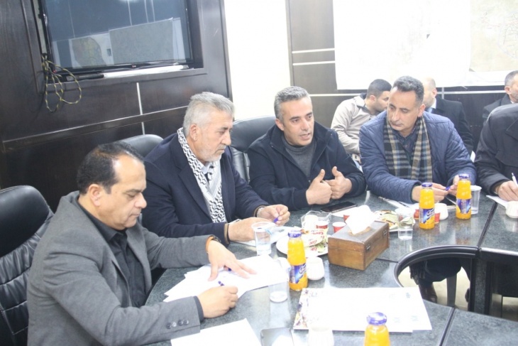 وزير الحكم المحلي: 1,750000 شيكل لتعبيد طرق داخلية في مدينة يطا